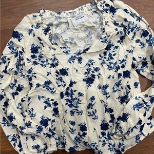 Old Navy Women's Blouse - Blue Floral on Cream